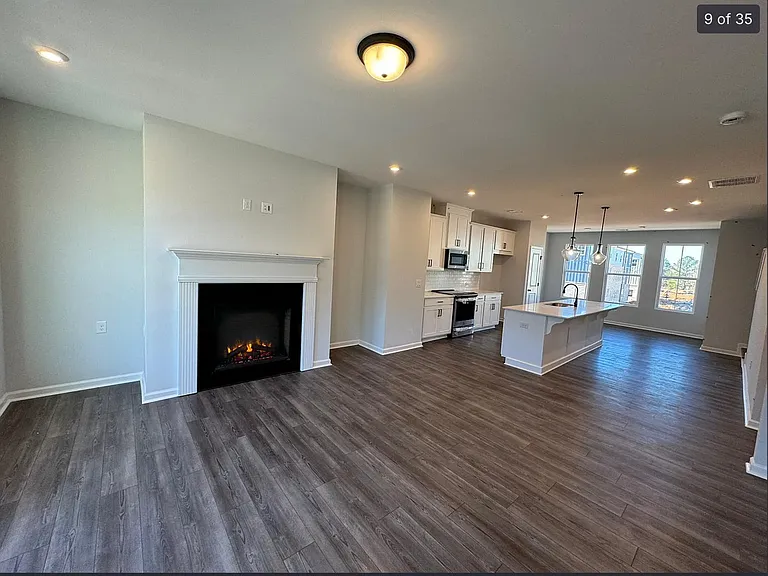 813 Cameron Trl — Photo 2