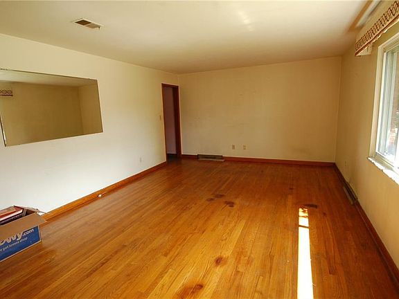 2nd image of 3017 Muriel Ave