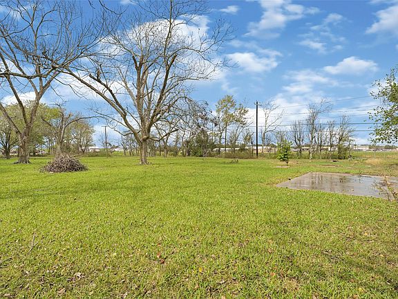 4th image of 302 Blue Creek Rd