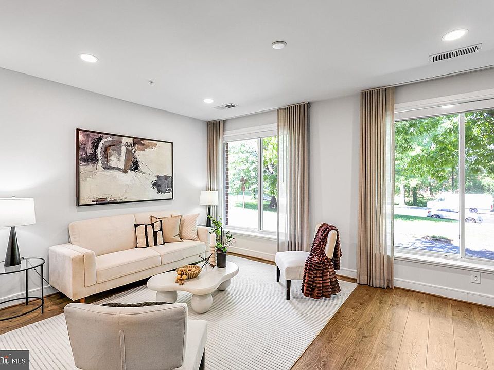1st image of 625 Slaters Ln #107
