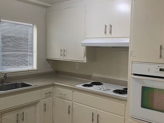 5th image of 416 Waverley St APT 2