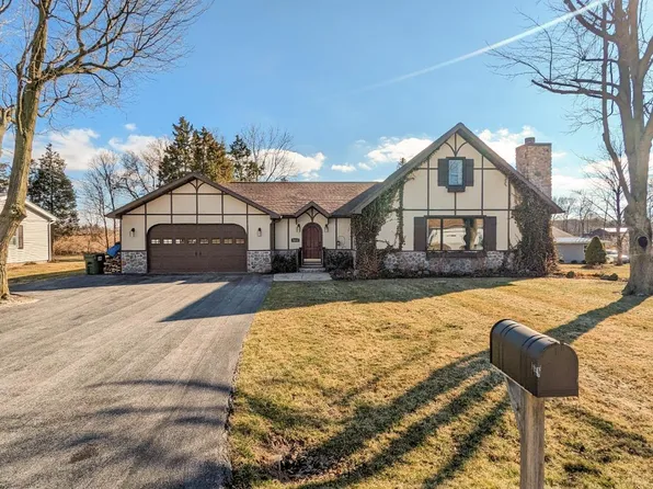 4332 E Konker Rd, Port Clinton, OH 43452