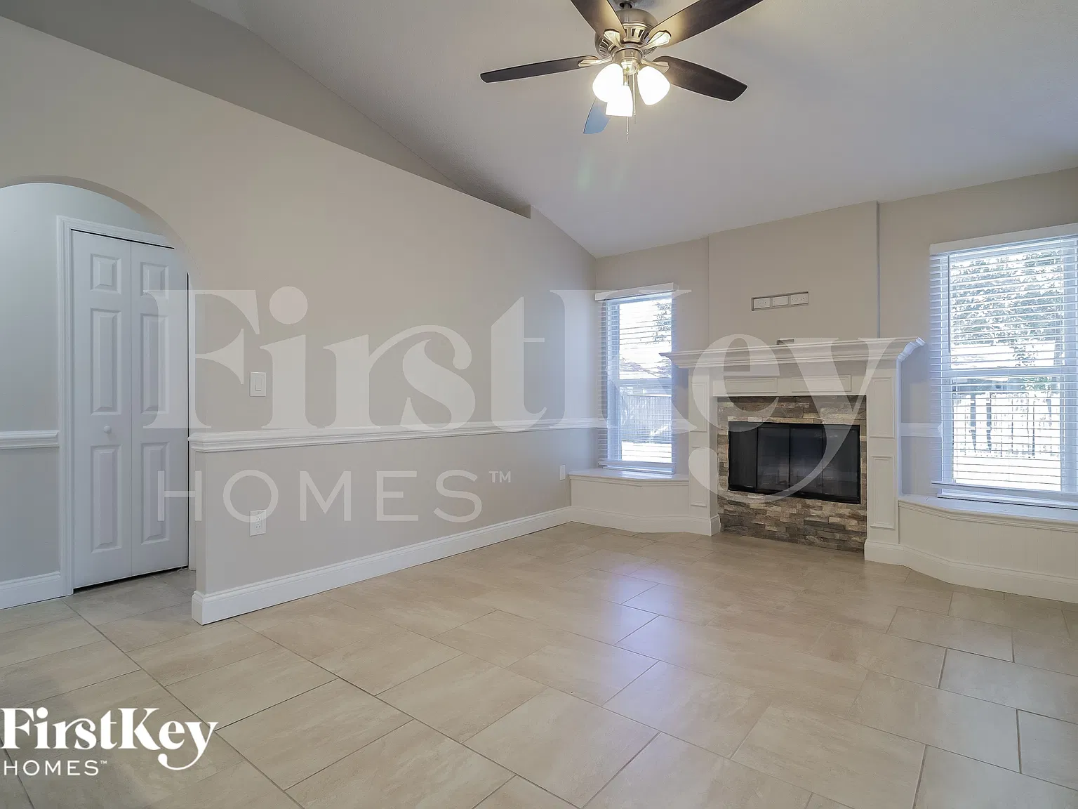 3 bed, 2.0 bath, 1460 sqft, $2,705 — Photo 4
