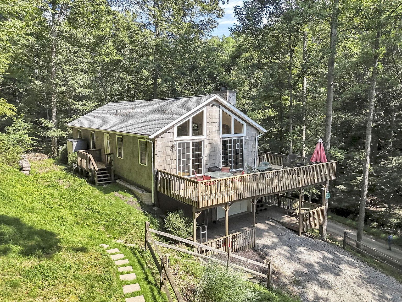 Listing photo 1 for 1893 Beaver Ln