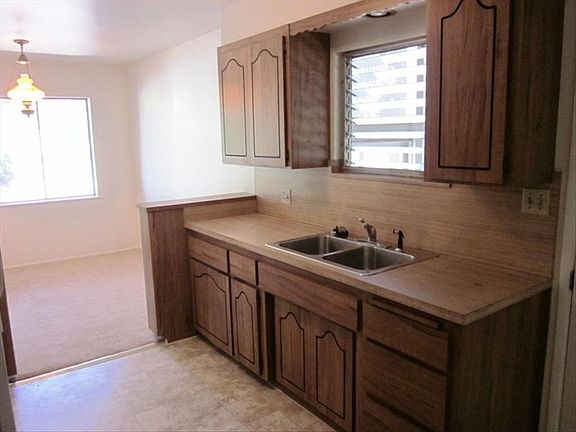 5th image of 2556 52nd St