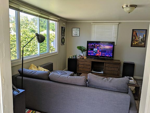 3rd image of 619 1/2 W Carrillo St
