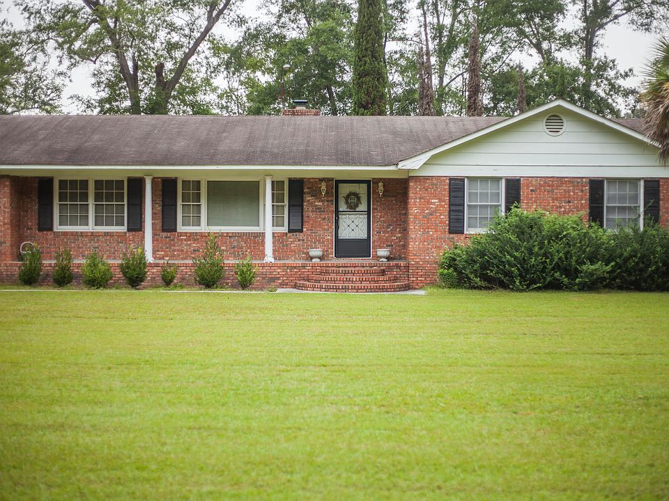 2nd image of 220 Ridge Ln