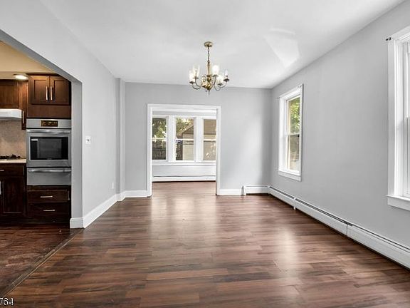 5th image of 225-227 Custer Ave
