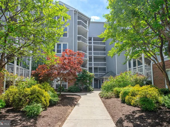 3178 Summit Square Dr #3-C9, Oakton, VA 22124