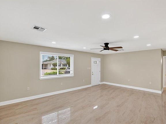 4th image of 4712 Lorino St
