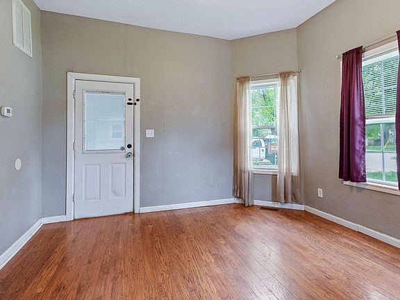 4th image of 1117 W Lynn Street