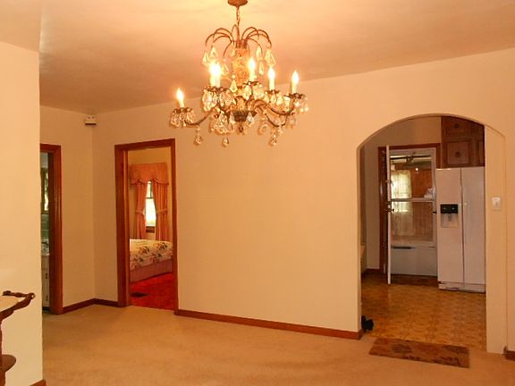 5th image of 660 Oak Dr