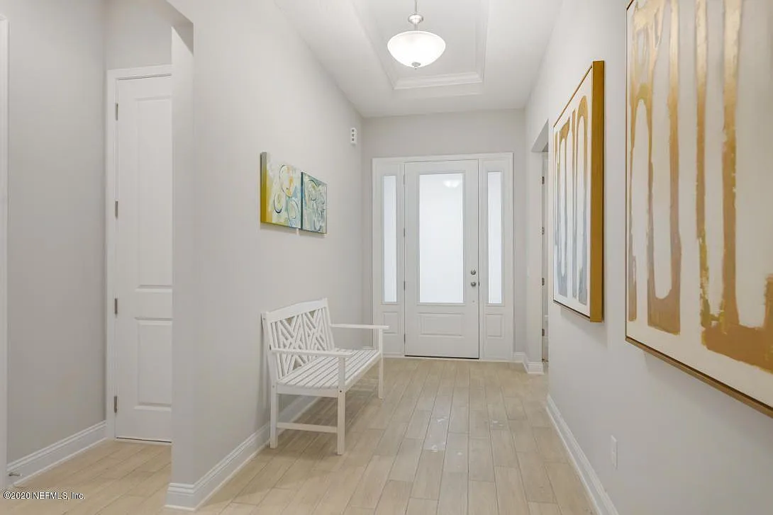 28 Stansbury Ln — Photo 3