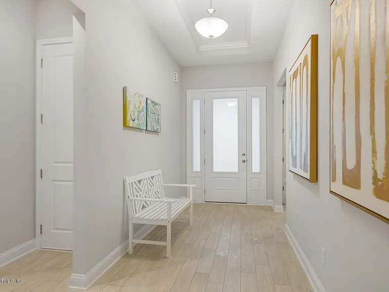 28 Stansbury Ln — Photo 3