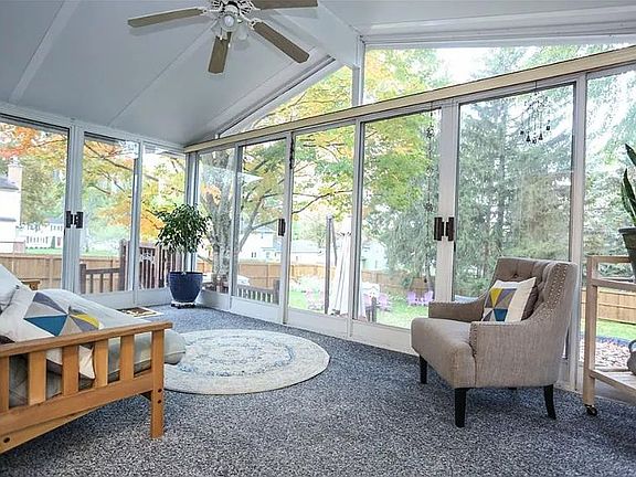 4th image of 11 Dahlia Dr