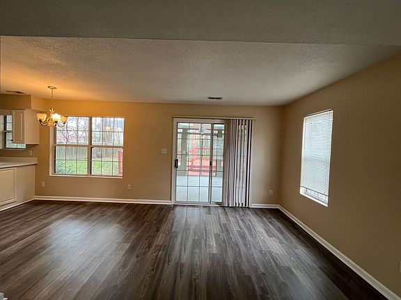 5th image of 719 Emerald Ct
