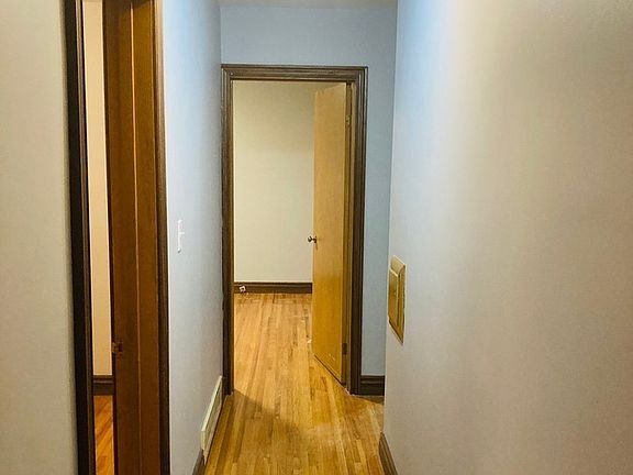 4th image of 3934 Mount Royal Dr