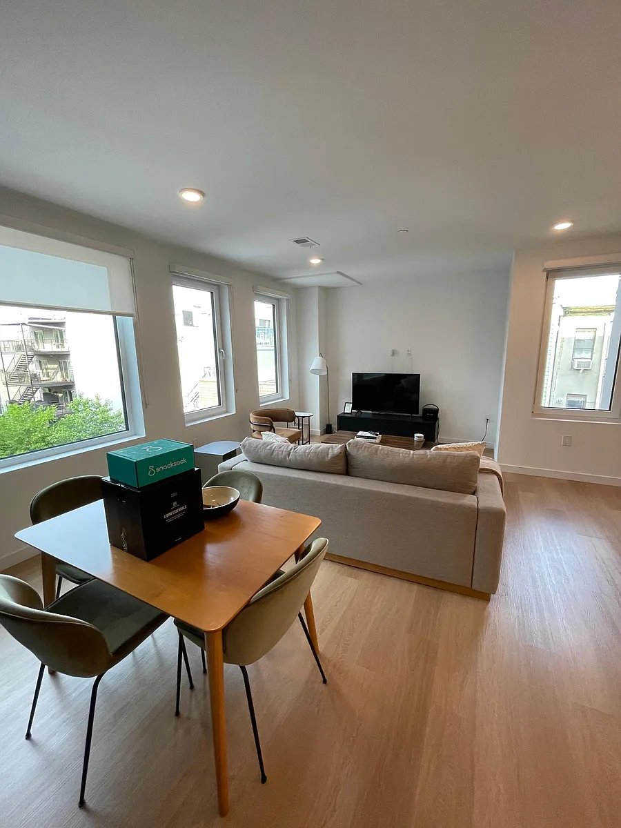 Building Photo - 406 Jackson St #506