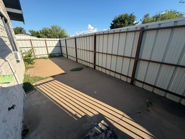 614 Sunset Dr — Photo 7