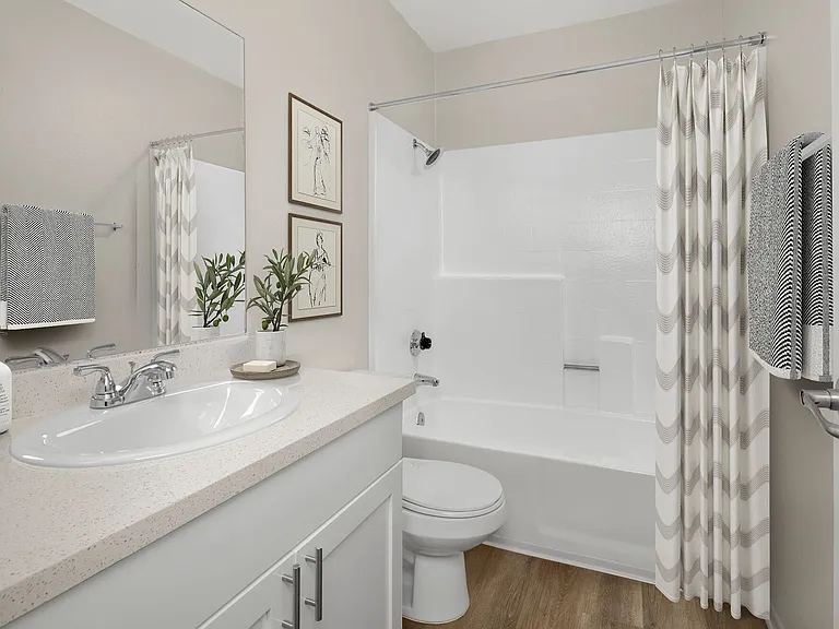 Green Valley Apartments — Photo 9