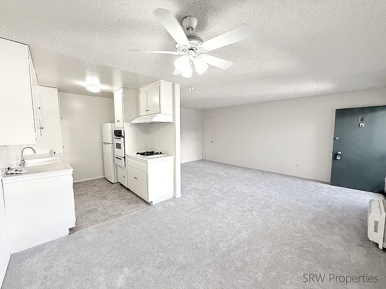 5000 Woodman Ave #14 — Photo 2