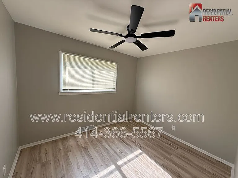 5824 N 117th St #RIGHT SIDE — Photo 11