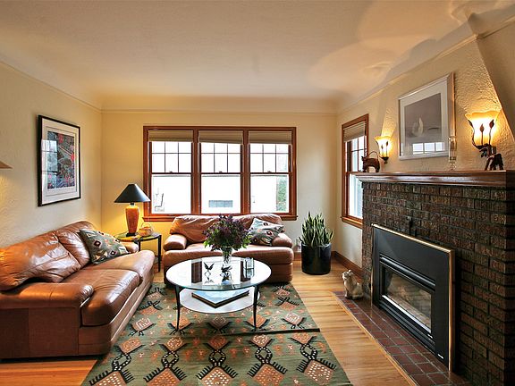 5th image of 1020 Hoyt Ave W