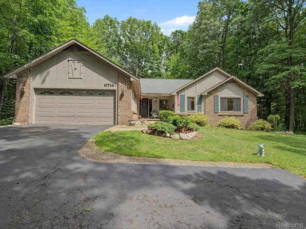 9714 Naiad Rd, Clarkston, MI 48348