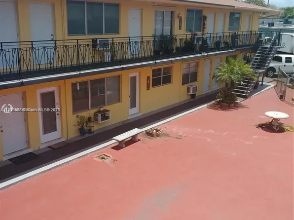 17051 NE 23rd Ave APT 2E, North Miami Beach, FL 33160