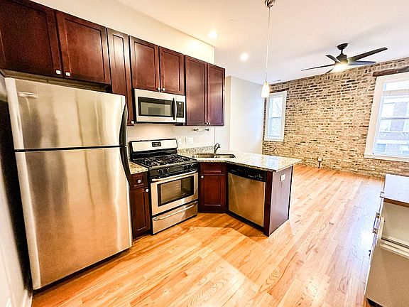 3rd image of 1019 N Washtenaw Ave #3