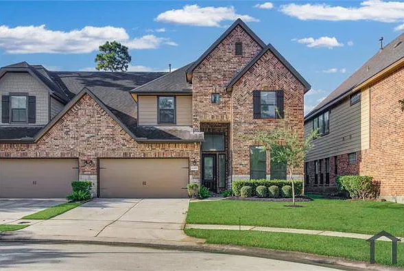 4 bed, 2880 sqft, $3,300 — Photo 2
