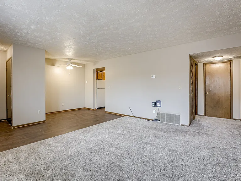 Omaha, NE Stony Brook Apartments | 11A | Living
