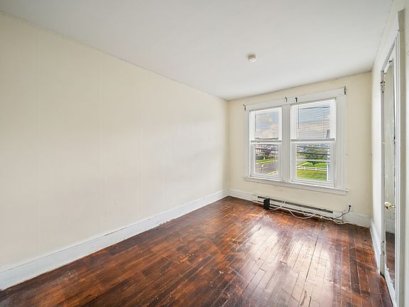 5th image of 143 Divinity St #2