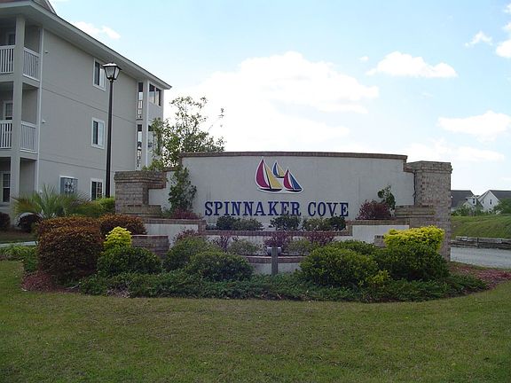 Spinnaker Cove Entrance