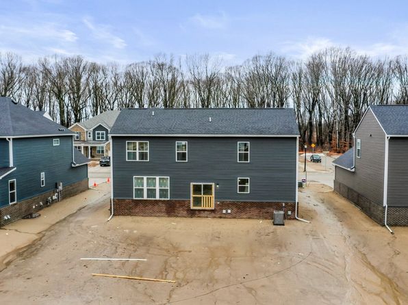 51230 Green Meadows Dr, Macomb, MI 48042