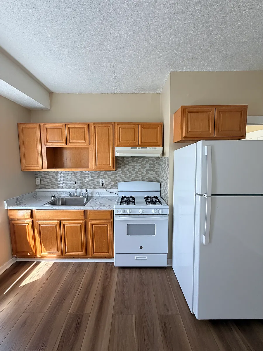 Building Photo - 68 Sylvan Ave #G