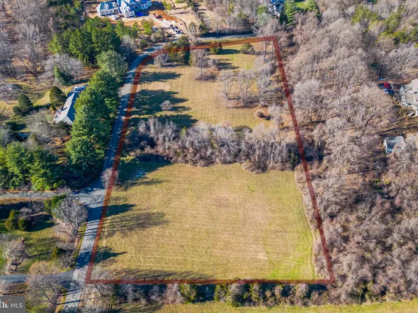 10600 Milkweed Dr, Great Falls, VA 22066