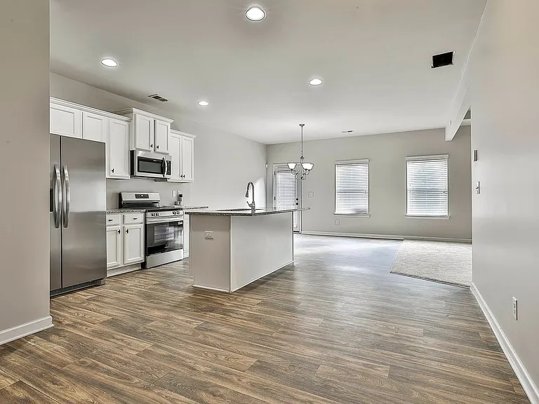5037 Pioneer Pkwy — Photo 5
