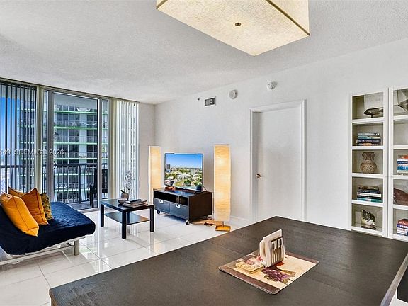 5th image of 1750 N Bayshore Dr APT 2911