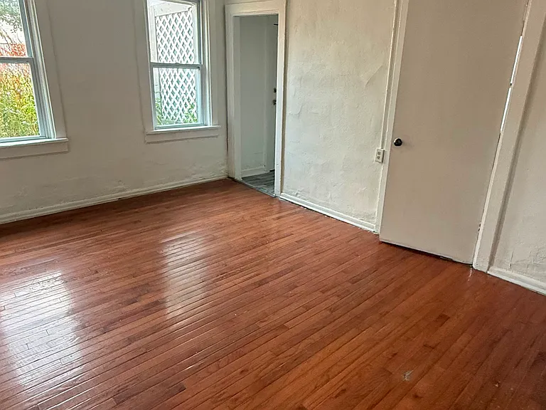 615 W Maple St — Photo 8