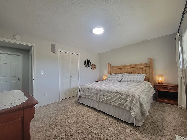 Newly Renovated Townhouse - Pet Friendly!! — Photo 11