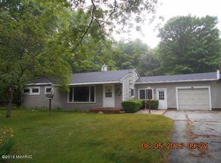 112 S Walhalla Rd, Fountain, MI 49410