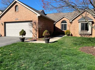 978 Hickory Dr, Brighton, MI 48116