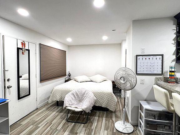 3rd image of 851 W San Ysidro Blvd Unit 7