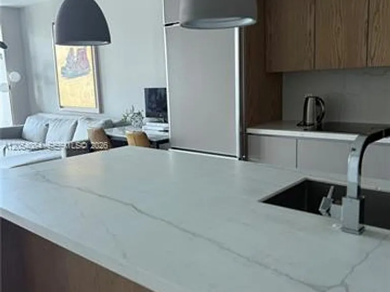 460 NE 28th St #CU-803 — Photo 3