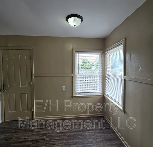 1952 S Hiram Ave — Photo 5