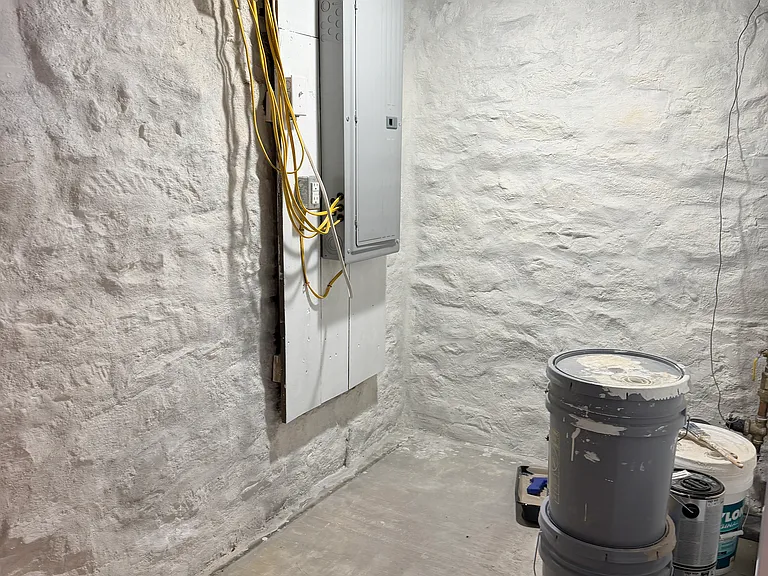 1321 Columbus Ave — Photo 45