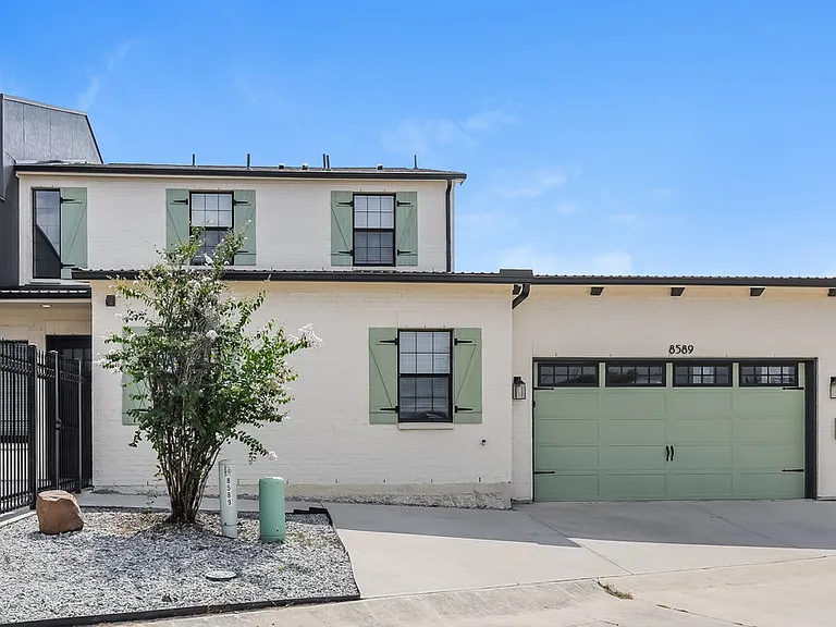 8589 Mulligan Pass — Photo 1