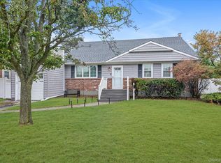 35 Burling Ln S, West Islip, NY 11795