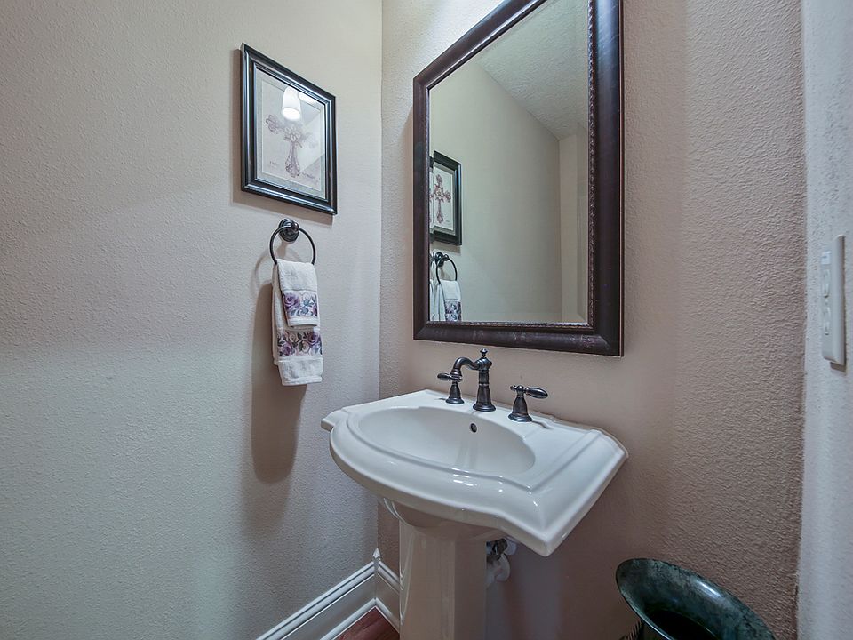 1st image of 51 N Fair Manor Cir